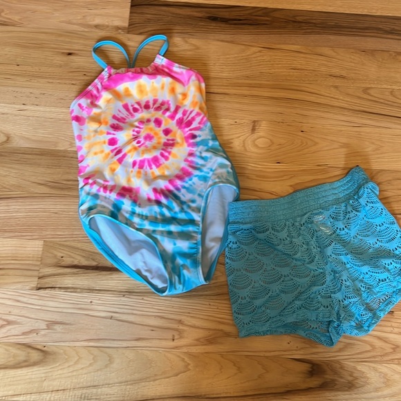 Lot of girls size 7/8 Cat & Jack swimsuits - Picture 3 of 11